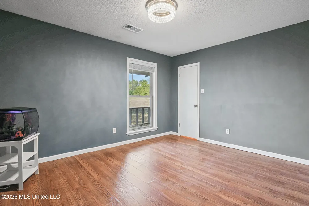 13585 Holly Springs Road Byhalia, MS 38611