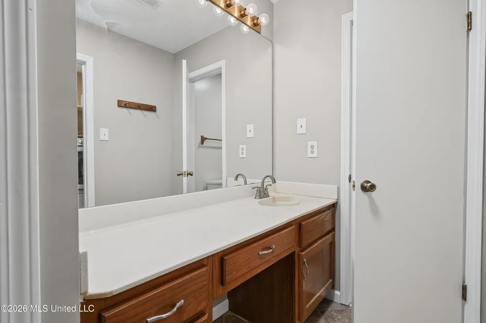 13585 Holly Springs Road Byhalia, MS 38611