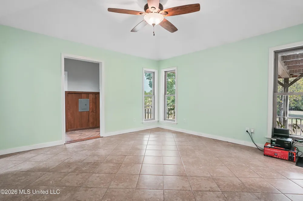 13585 Holly Springs Road Byhalia, MS 38611