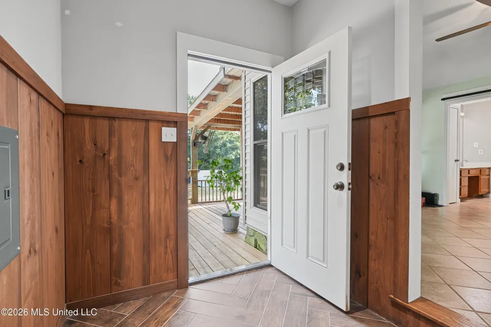 13585 Holly Springs Road Byhalia, MS 38611