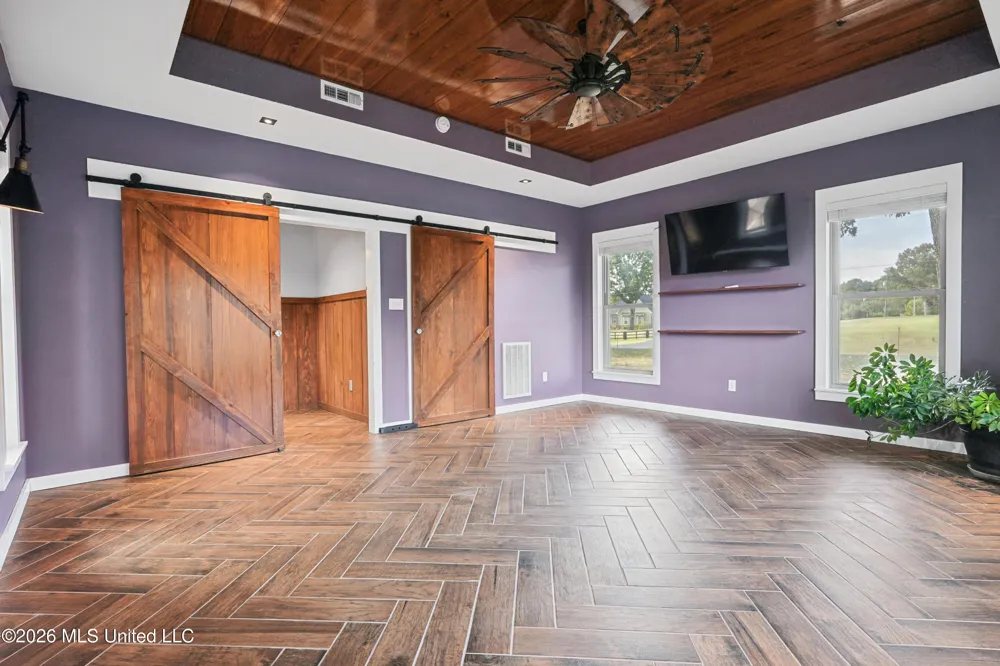 13585 Holly Springs Road Byhalia, MS 38611