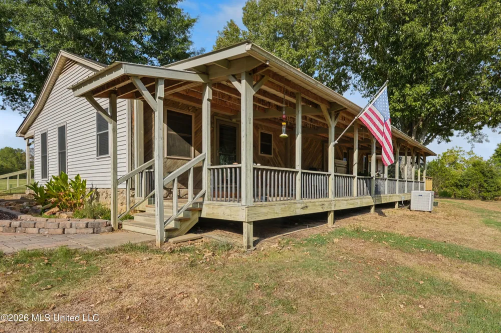 13585 Holly Springs Road Byhalia, MS 38611