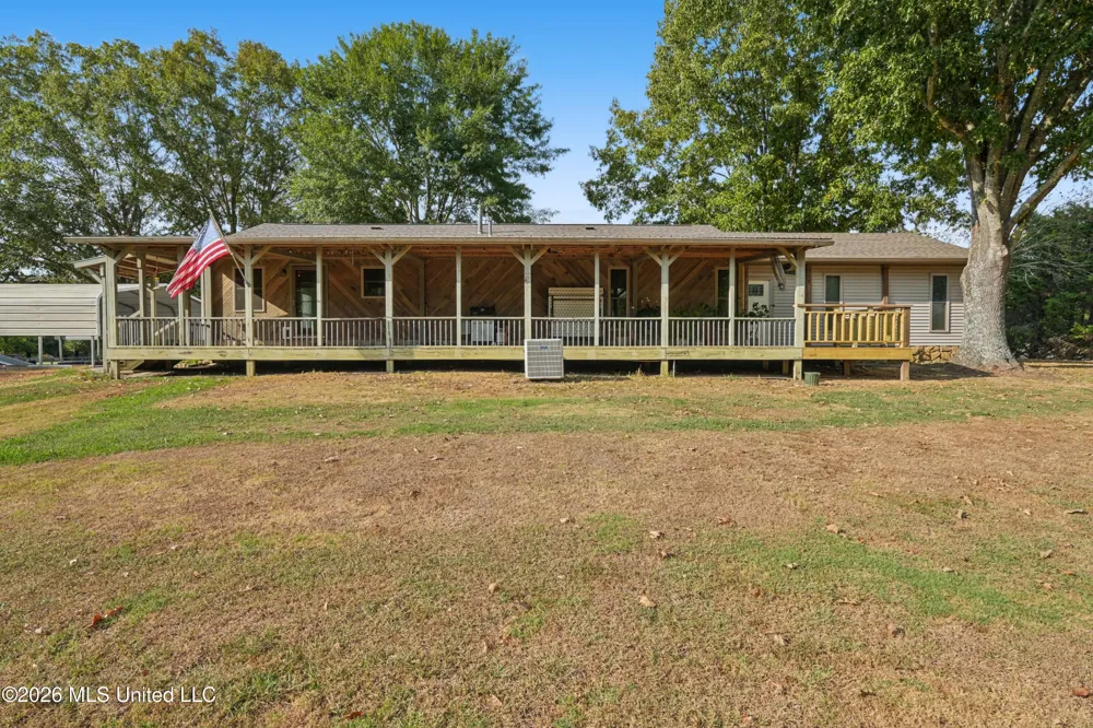 13585 Holly Springs Road Byhalia, MS 38611