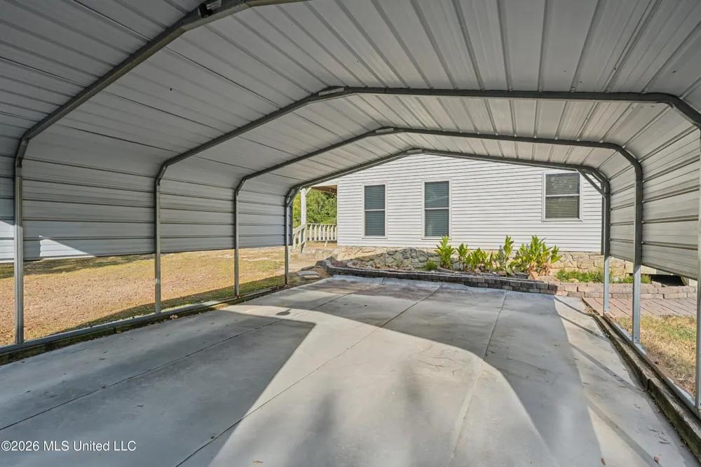 13585 Holly Springs Road Byhalia, MS 38611