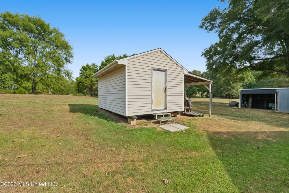 13585 Holly Springs Road Byhalia, MS 38611