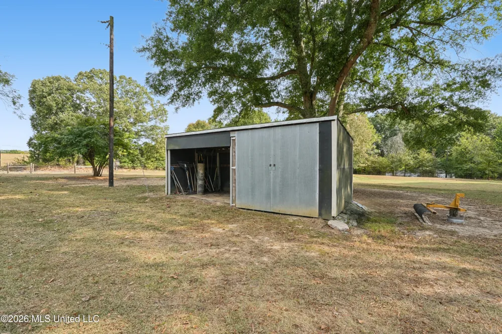 13585 Holly Springs Road Byhalia, MS 38611