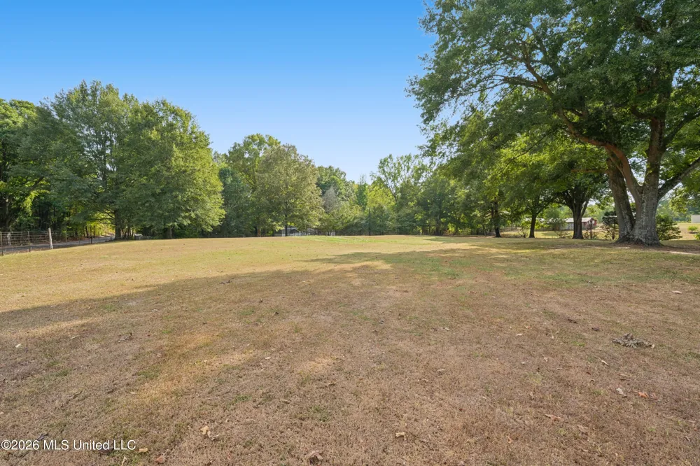 13585 Holly Springs Road Byhalia, MS 38611