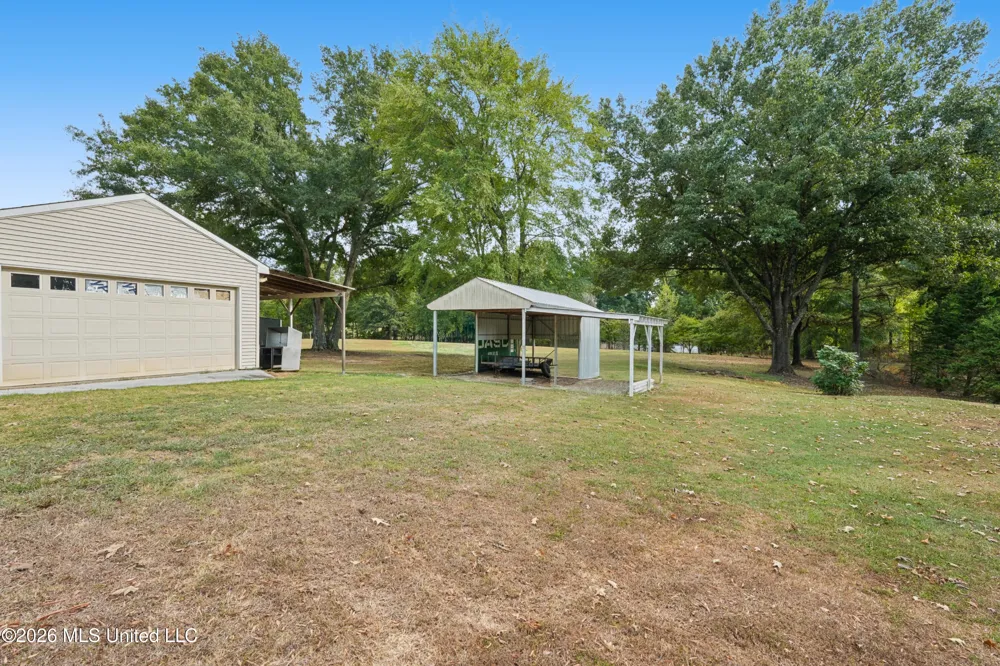 13585 Holly Springs Road Byhalia, MS 38611
