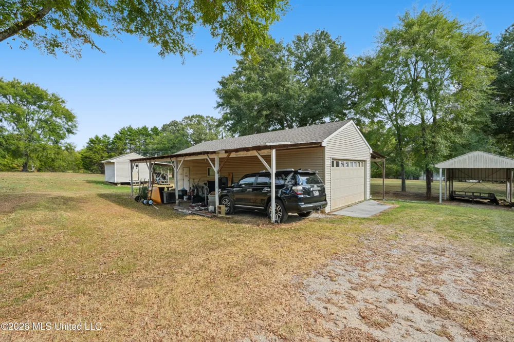 13585 Holly Springs Road Byhalia, MS 38611