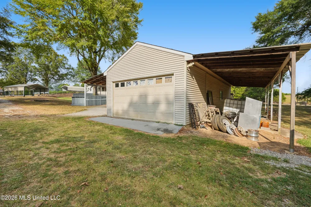 13585 Holly Springs Road Byhalia, MS 38611