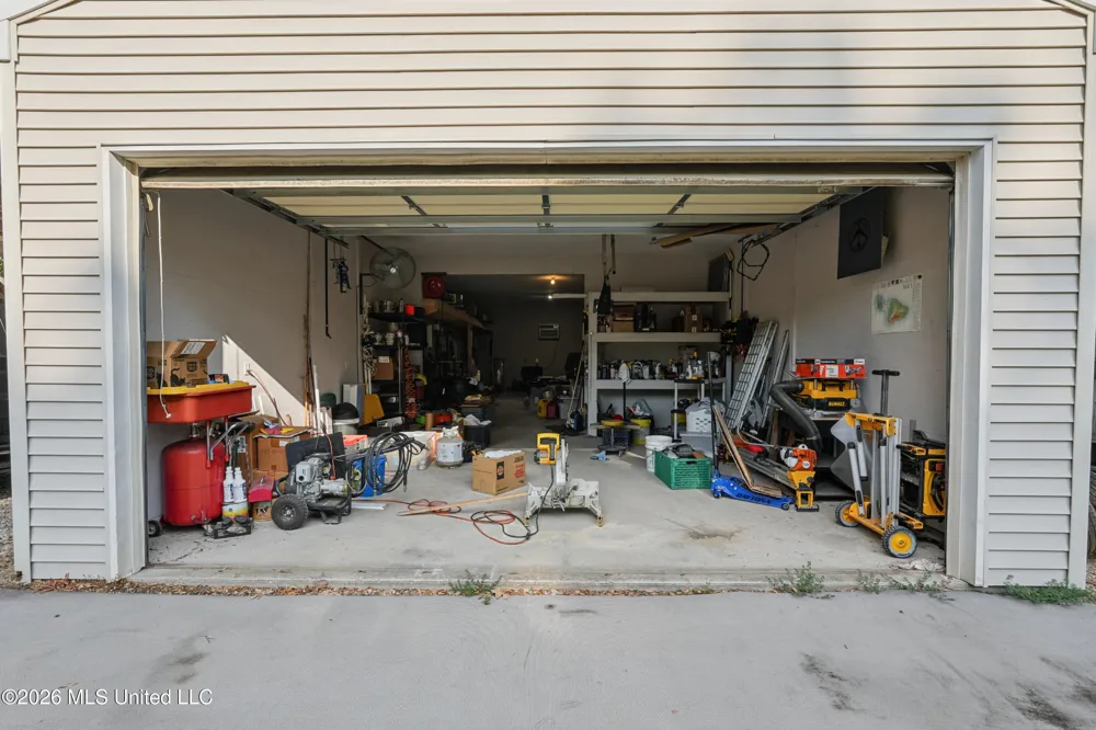 13585 Holly Springs Road Byhalia, MS 38611