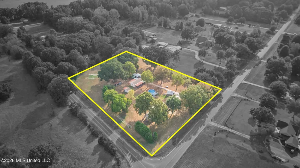 13585 Holly Springs Road Byhalia, MS 38611