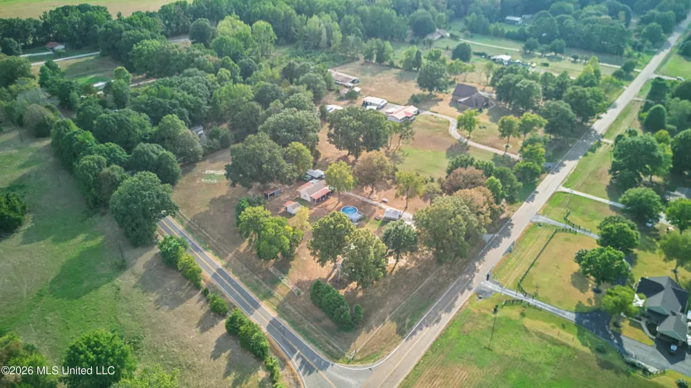 13585 Holly Springs Road Byhalia, MS 38611