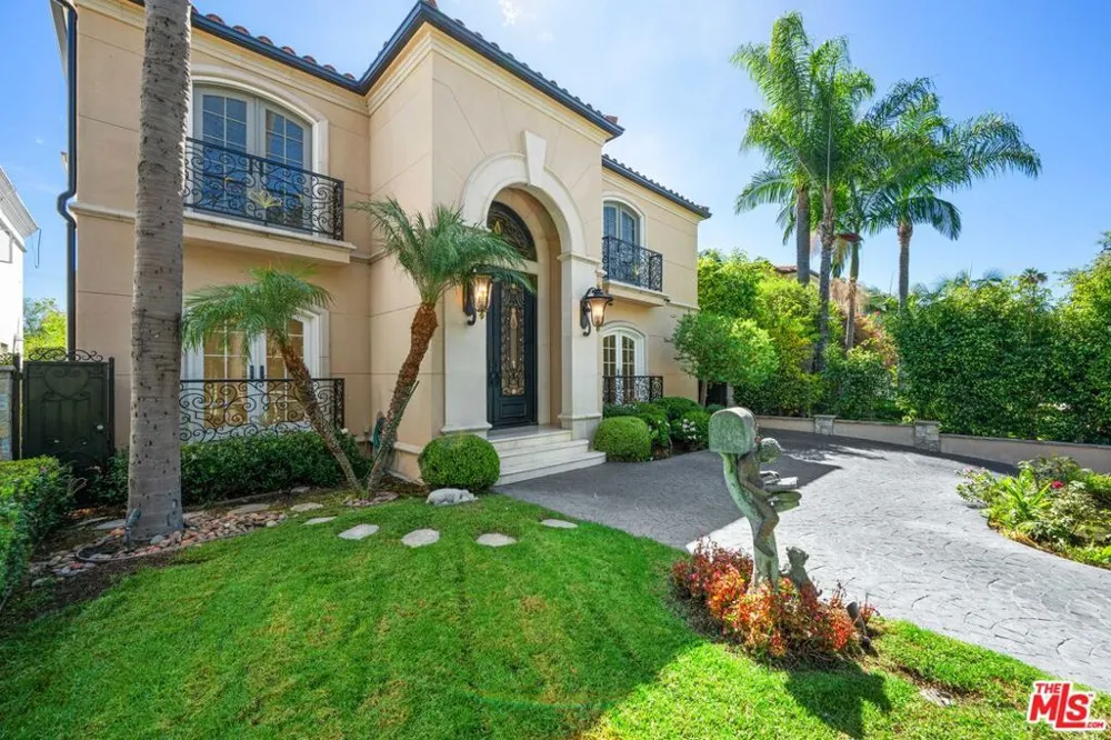 204 Foothill Road Beverly Hills, CA 90210