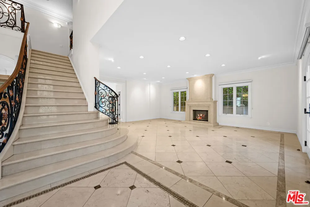 204 Foothill Road Beverly Hills, CA 90210