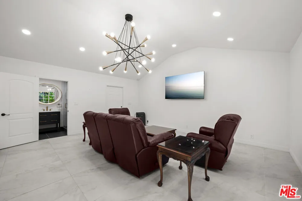 204 Foothill Road Beverly Hills, CA 90210