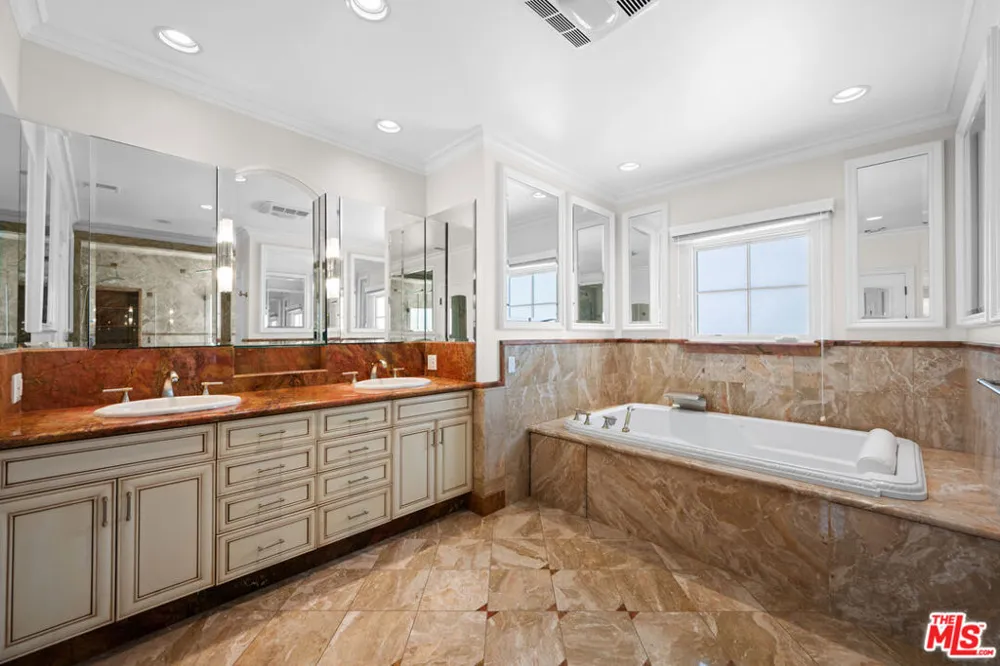 204 Foothill Road Beverly Hills, CA 90210