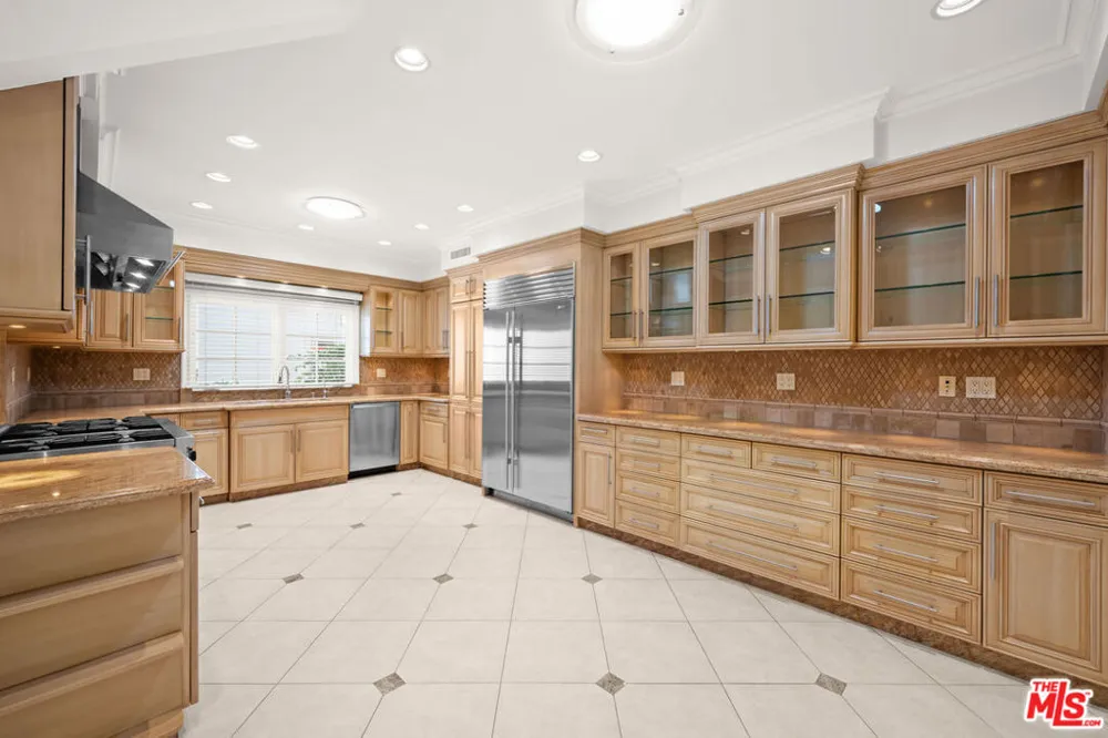 204 Foothill Road Beverly Hills, CA 90210