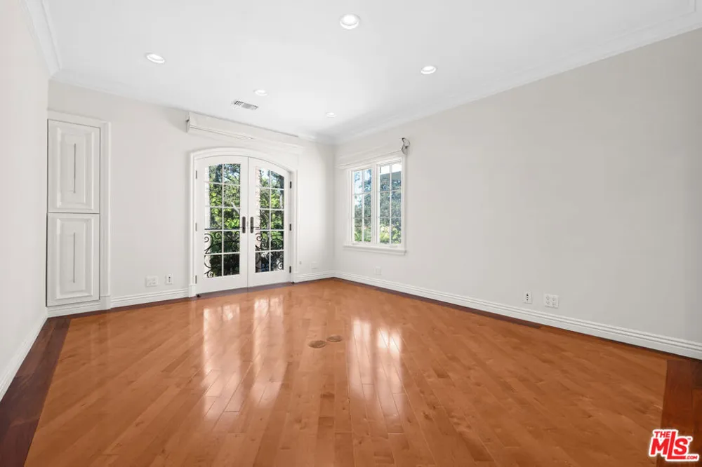 204 Foothill Road Beverly Hills, CA 90210