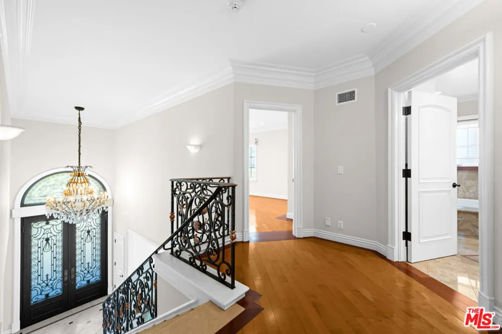 204 Foothill Road Beverly Hills, CA 90210