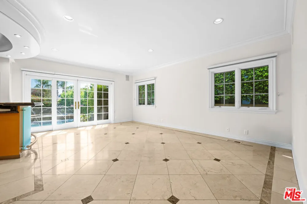 204 Foothill Road Beverly Hills, CA 90210