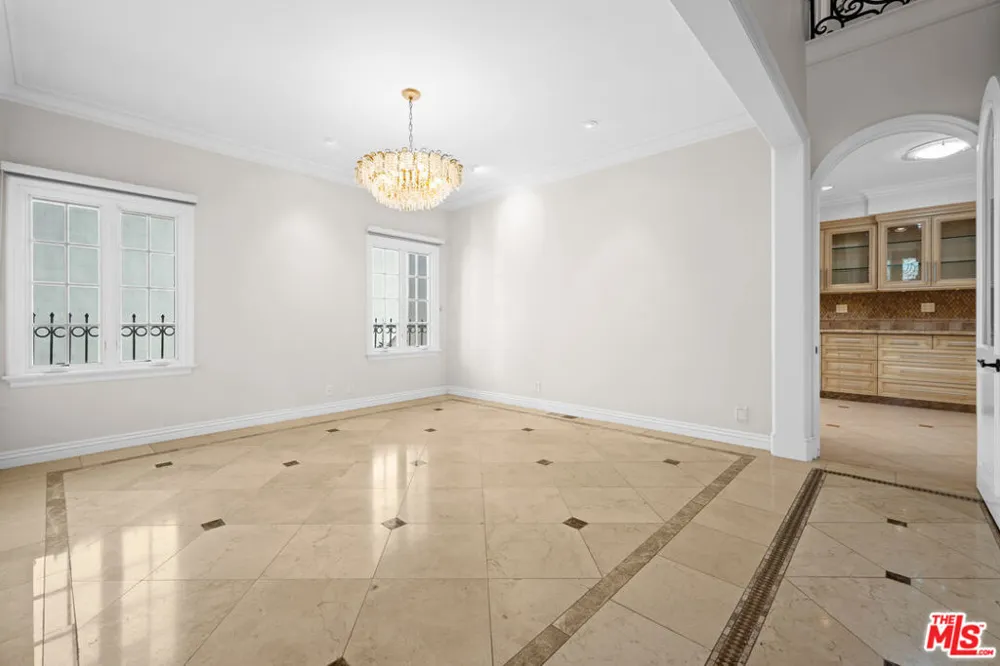 204 Foothill Road Beverly Hills, CA 90210