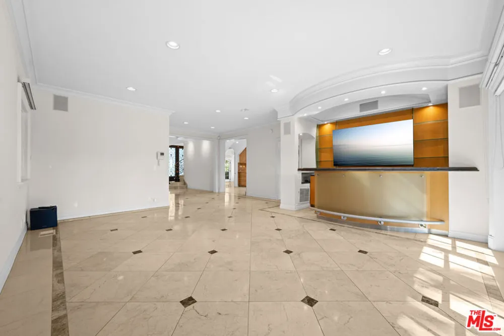204 Foothill Road Beverly Hills, CA 90210