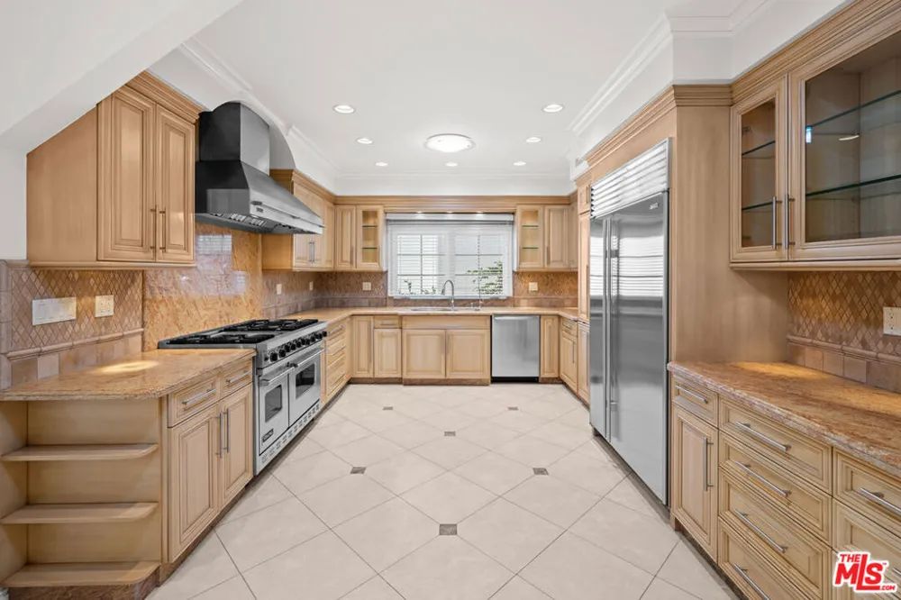 204 Foothill Road Beverly Hills, CA 90210