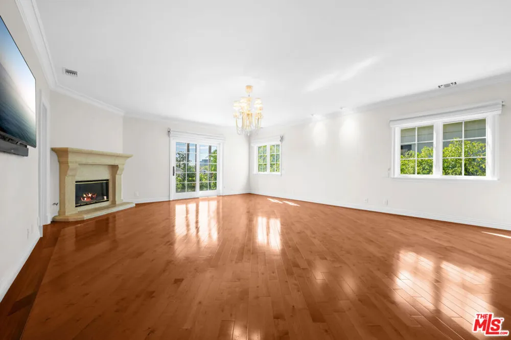 204 Foothill Road Beverly Hills, CA 90210