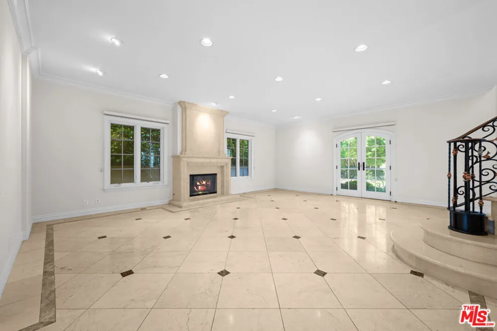 204 Foothill Road Beverly Hills, CA 90210