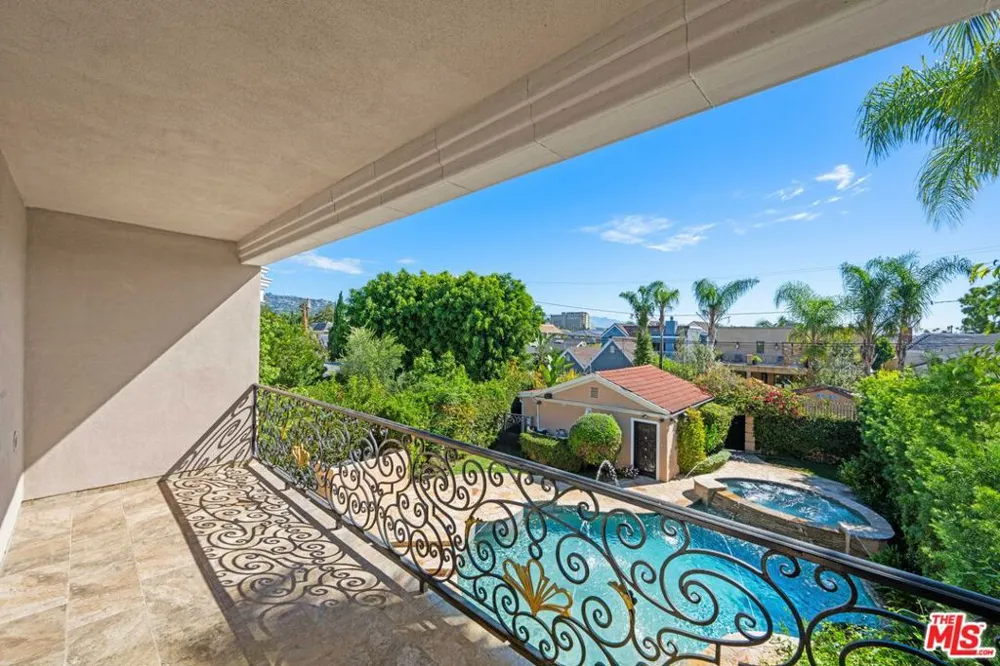 204 Foothill Road Beverly Hills, CA 90210