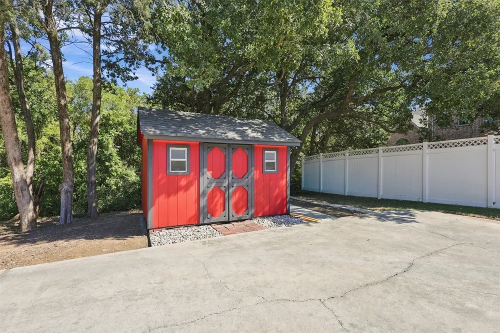 1821 Quail Run Drive Corinth, TX 76208