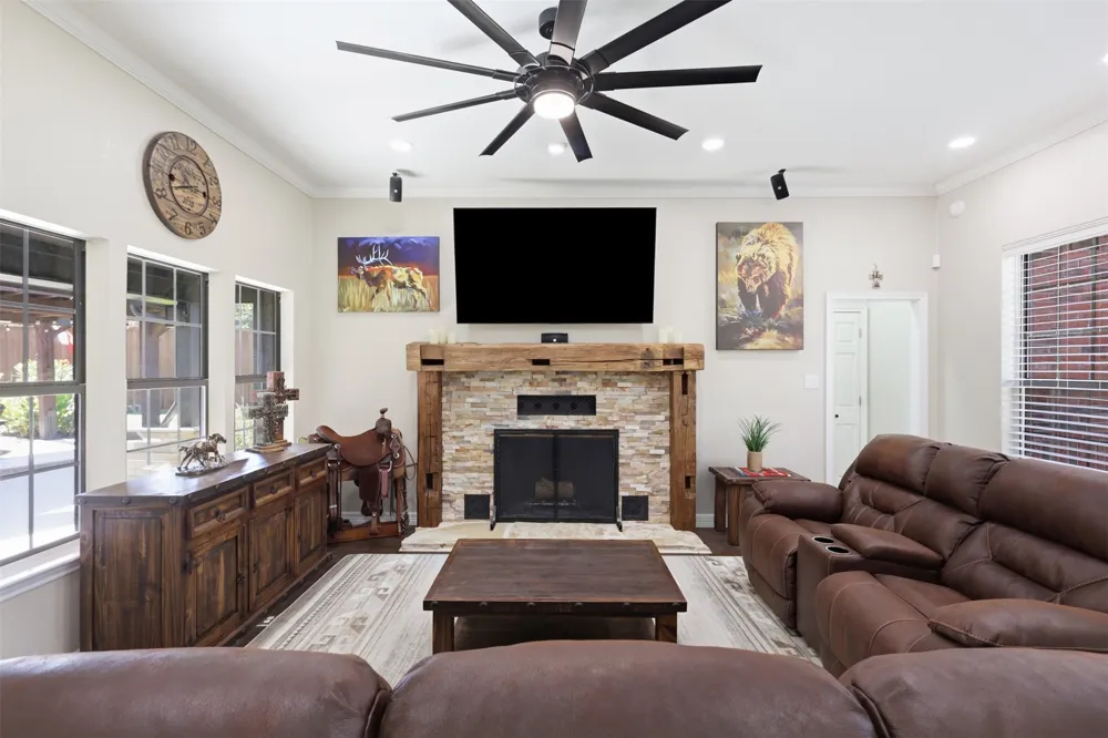 1821 Quail Run Drive Corinth, TX 76208
