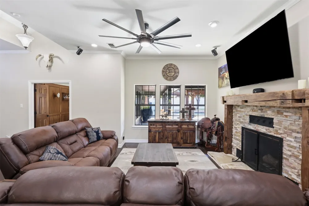 1821 Quail Run Drive Corinth, TX 76208