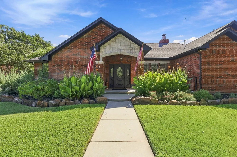 1821 Quail Run Drive Corinth, TX 76208