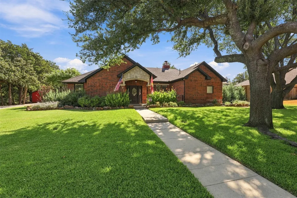1821 Quail Run Drive Corinth, TX 76208