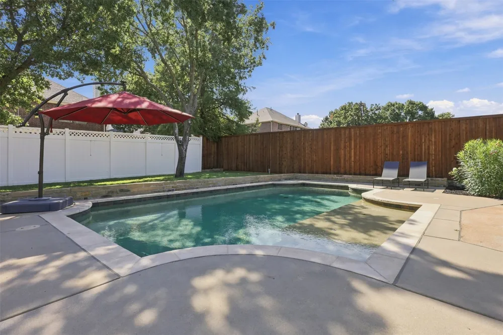 1821 Quail Run Drive Corinth, TX 76208