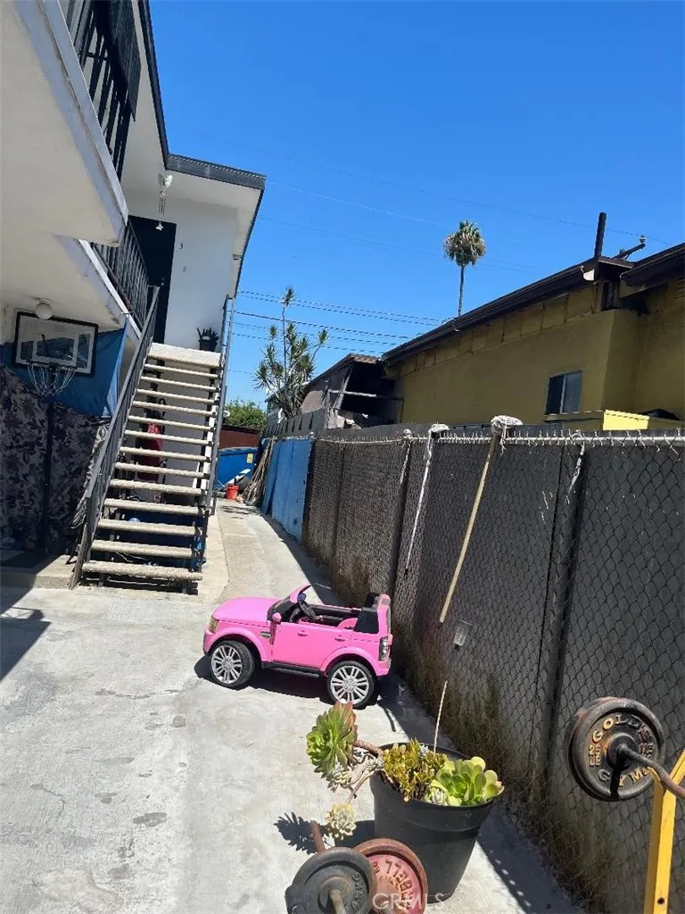 1117 East 85th Los Angeles, CA 90001