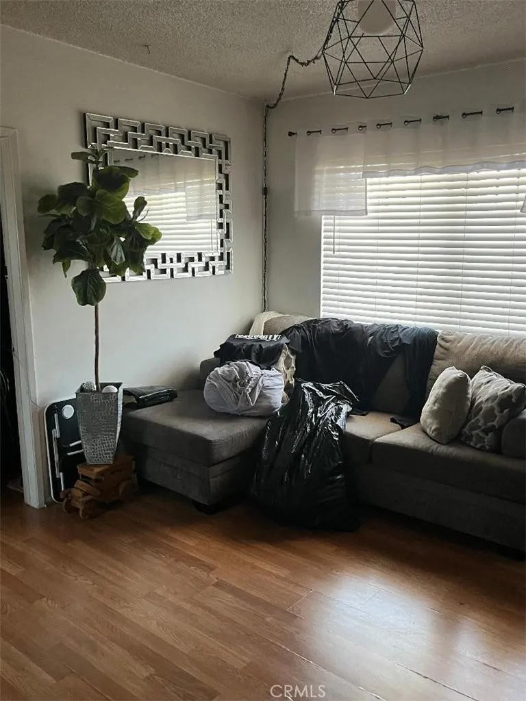 1117 East 85th Los Angeles, CA 90001