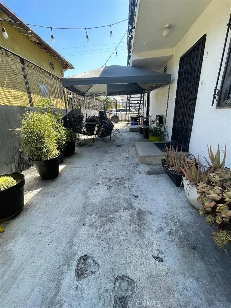 1117 East 85th Los Angeles, CA 90001