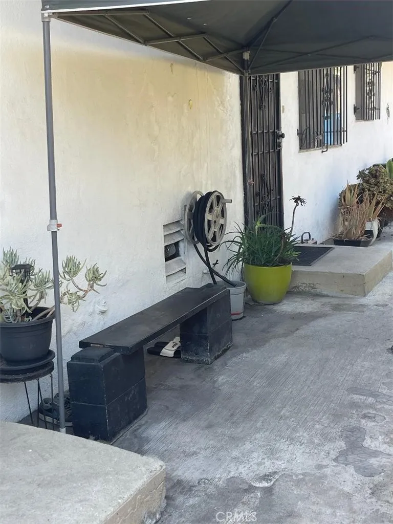 1117 East 85th Los Angeles, CA 90001