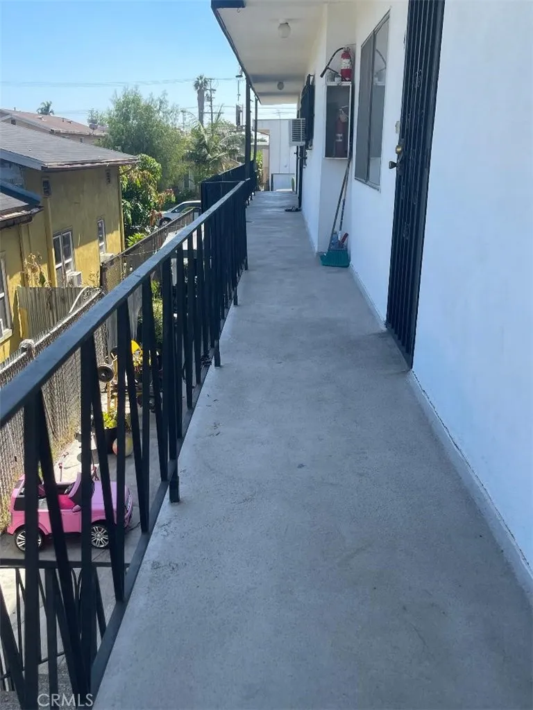 1117 East 85th Los Angeles, CA 90001