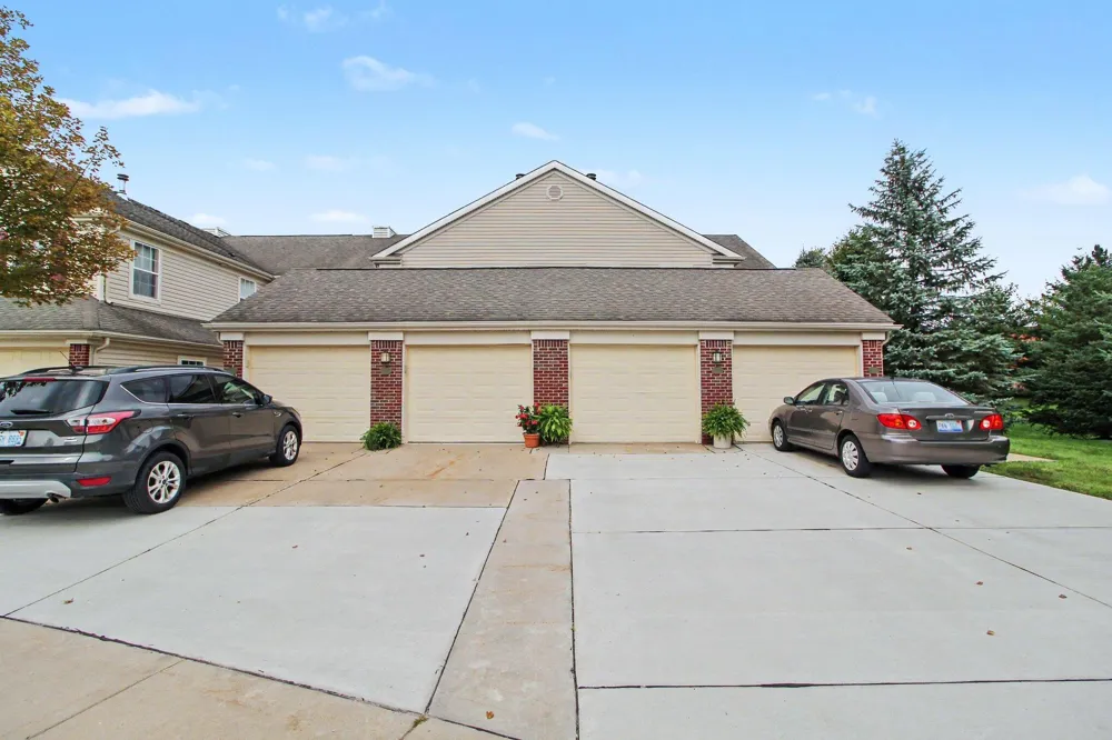 301 Victoria Drive Dexter, MI 48130
