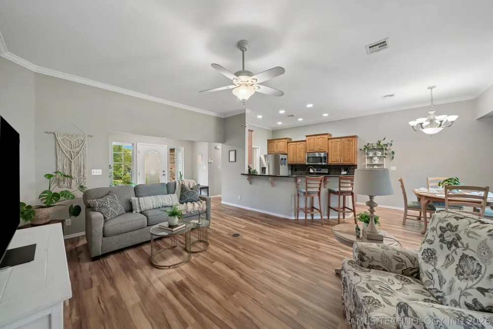 8012 W Cottonwood Avenue Claremore, OK 74019