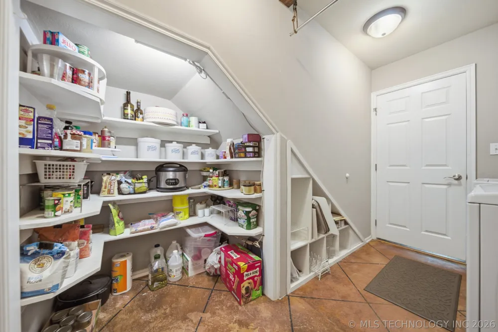 8012 W Cottonwood Avenue Claremore, OK 74019