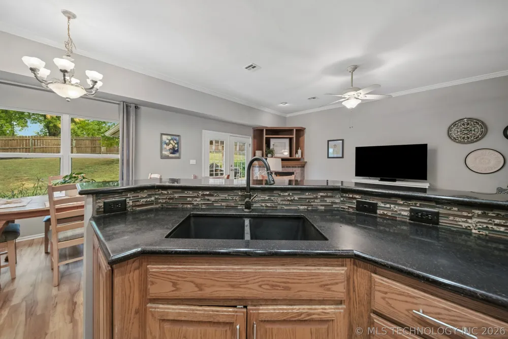 8012 W Cottonwood Avenue Claremore, OK 74019