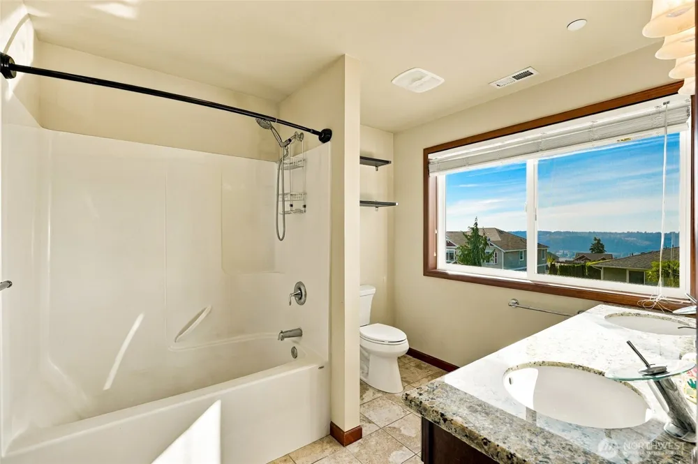 10908 177th Avenue Ct E Bonney Lake, WA 98391