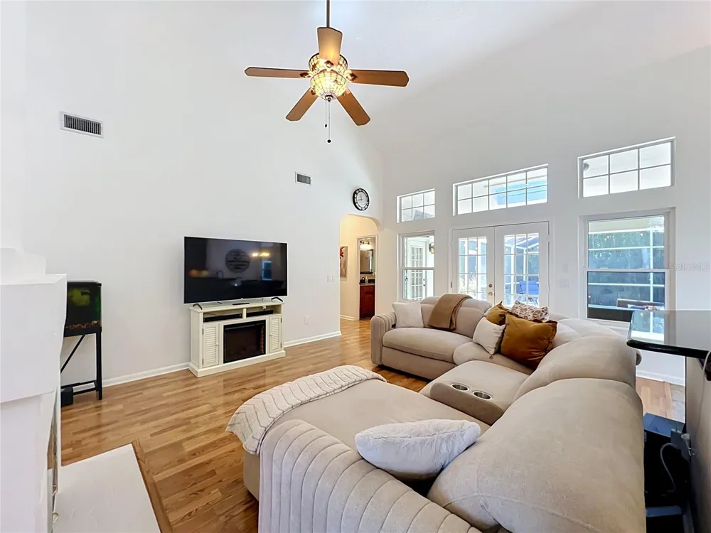 324 REMINGTON DRIVE Oviedo, FL 32765