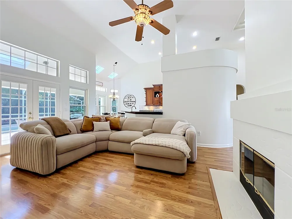324 REMINGTON DRIVE Oviedo, FL 32765