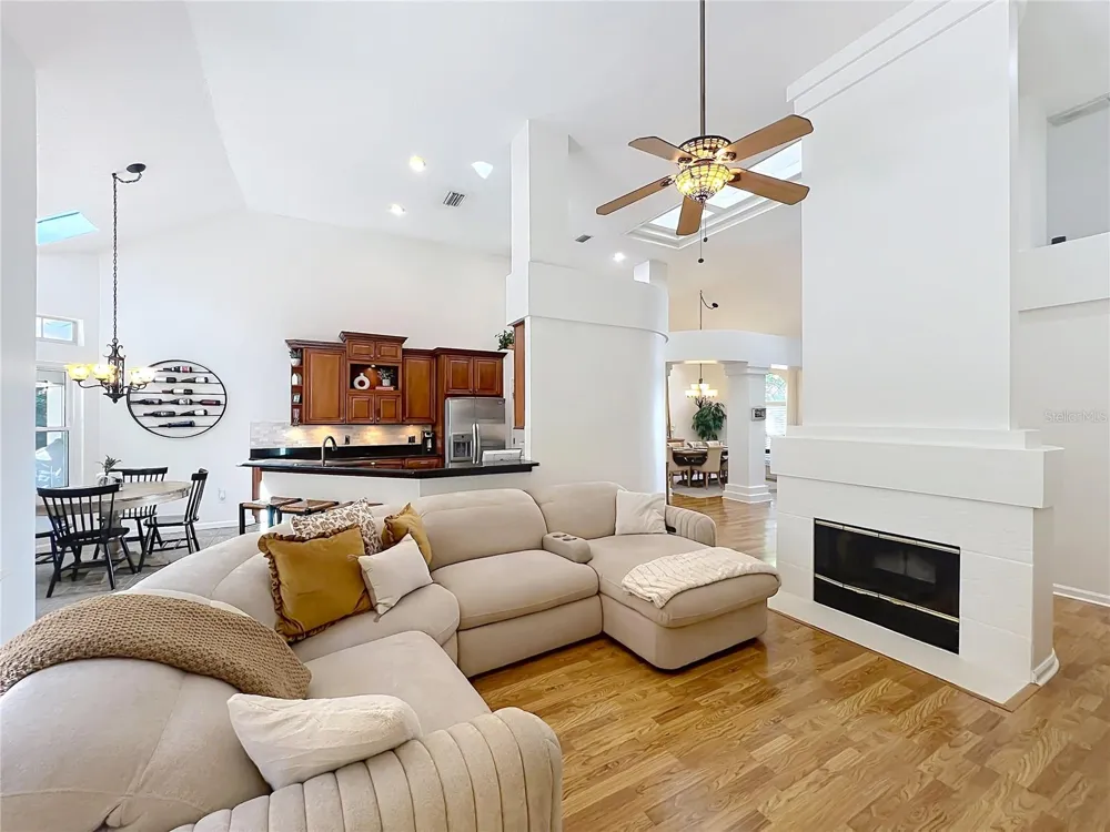 324 REMINGTON DRIVE Oviedo, FL 32765